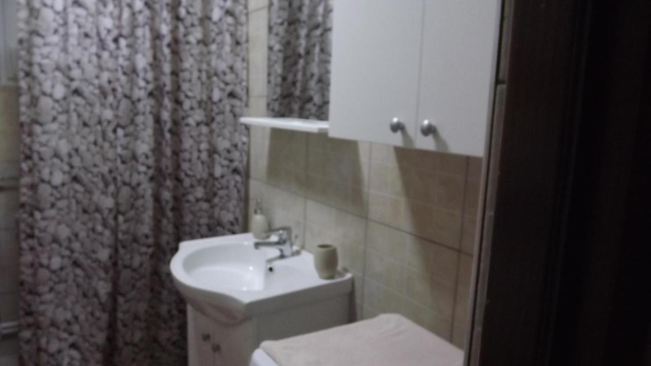 Apartament Casa De Oaspeti Boga Pietroasa  Zewnętrze zdjęcie