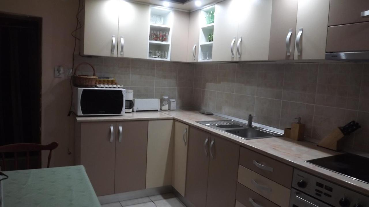 Apartament Casa De Oaspeti Boga Pietroasa  Zewnętrze zdjęcie