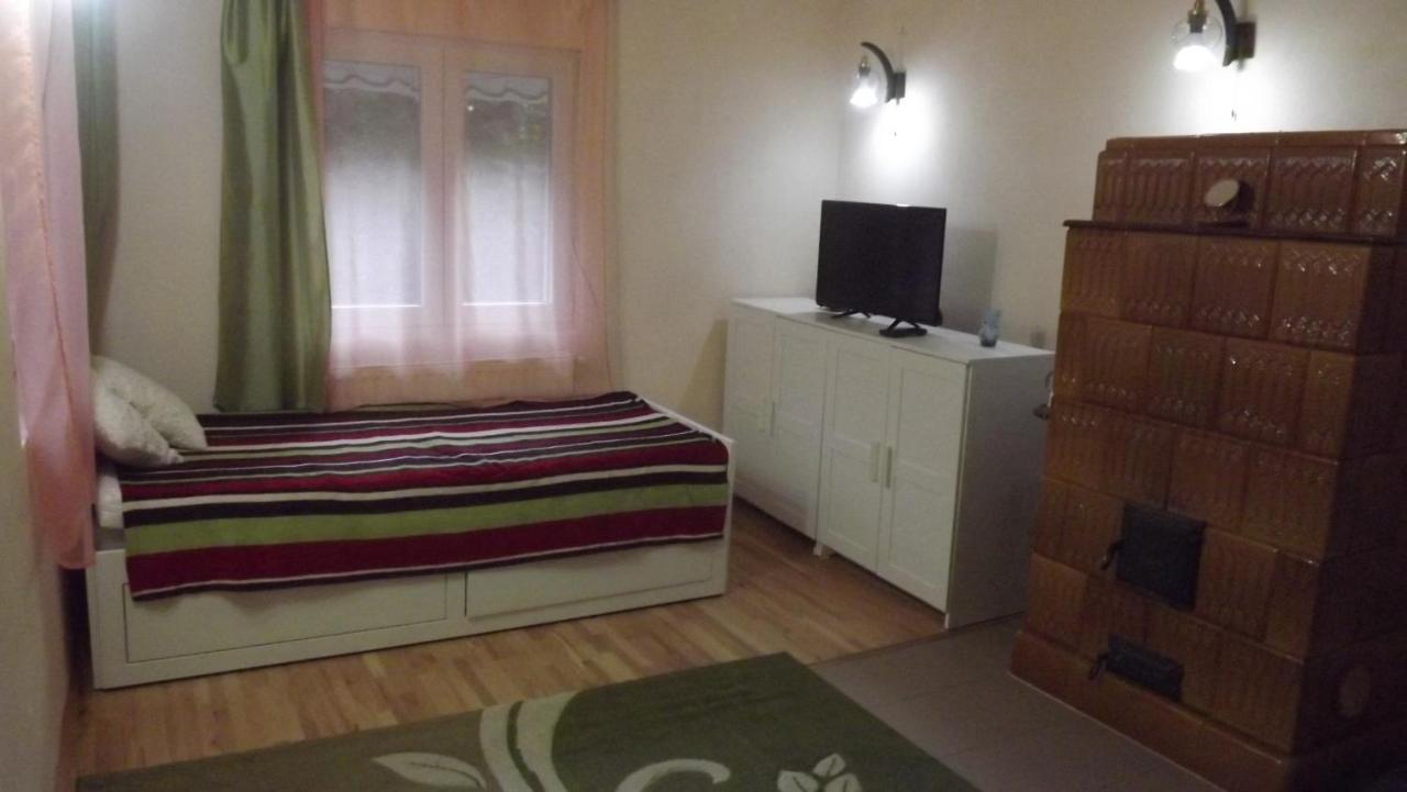 Apartament Casa De Oaspeti Boga Pietroasa  Zewnętrze zdjęcie