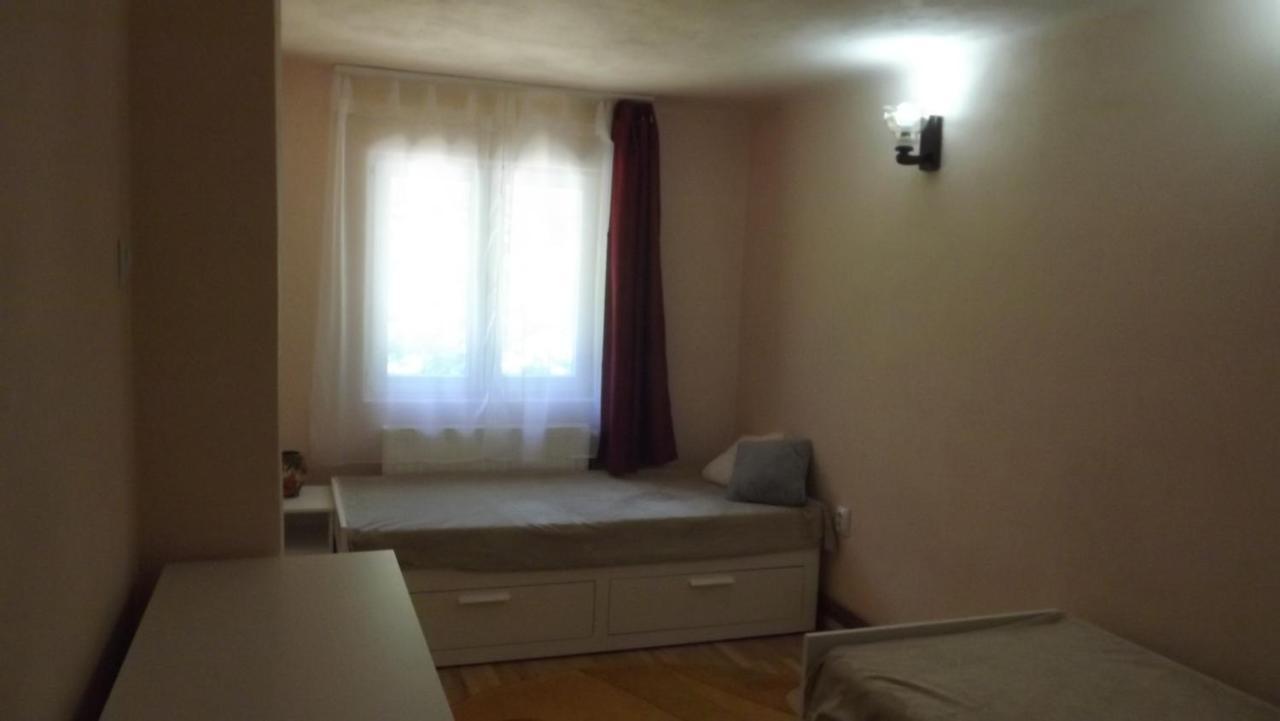 Apartament Casa De Oaspeti Boga Pietroasa  Zewnętrze zdjęcie