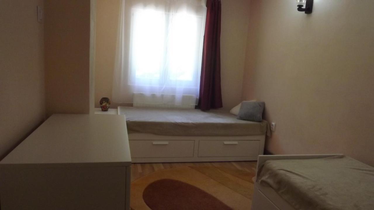 Apartament Casa De Oaspeti Boga Pietroasa  Zewnętrze zdjęcie