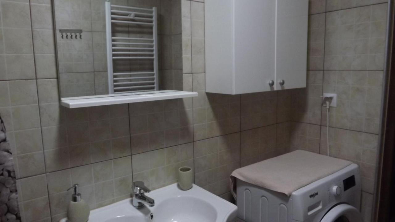 Apartament Casa De Oaspeti Boga Pietroasa  Zewnętrze zdjęcie