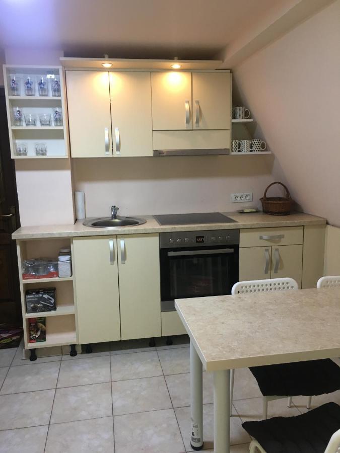 Apartament Casa De Oaspeti Boga Pietroasa  Zewnętrze zdjęcie